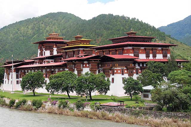 Punakha Dzong ~ Enticing Bhutan Tours and Treks